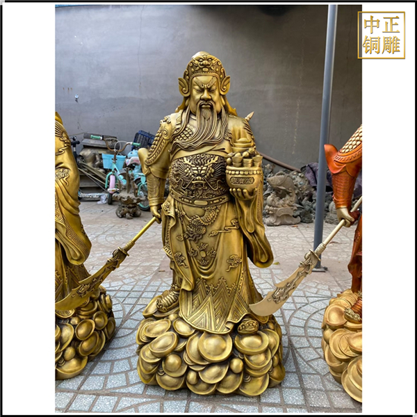 純銅貼金小型提刀關(guān)公雕塑價(jià)格.jpg 純銅貼金小型提刀關(guān)公雕塑價(jià)格.jpg